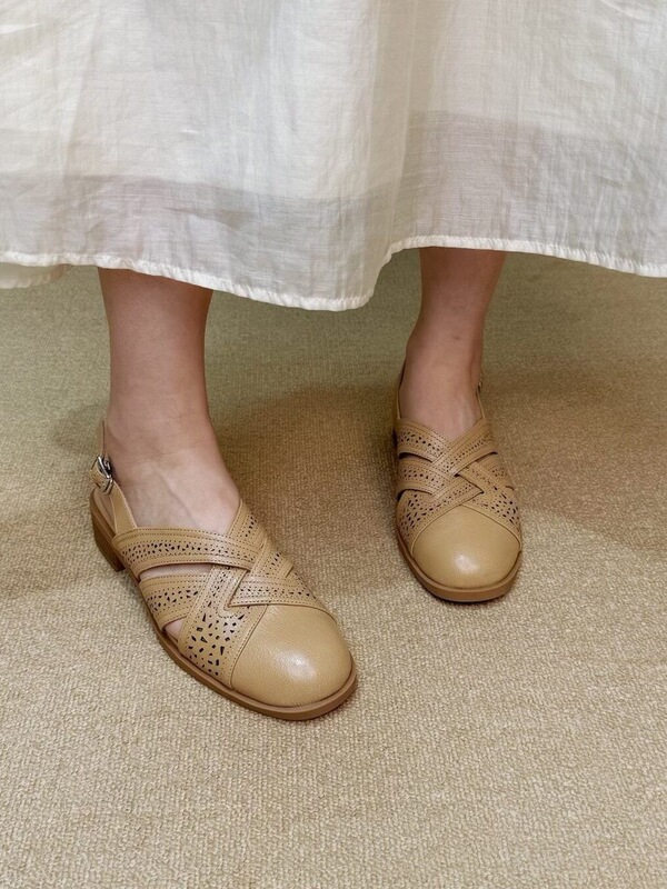 Factory direct supply: Vintage carved toe sandals for women, summer woven Roman shoes with back strap and chunky heel Factory direct supply: Vintage carved toe sandals for women, summer woven Roman shoes with back strap and chunky heel