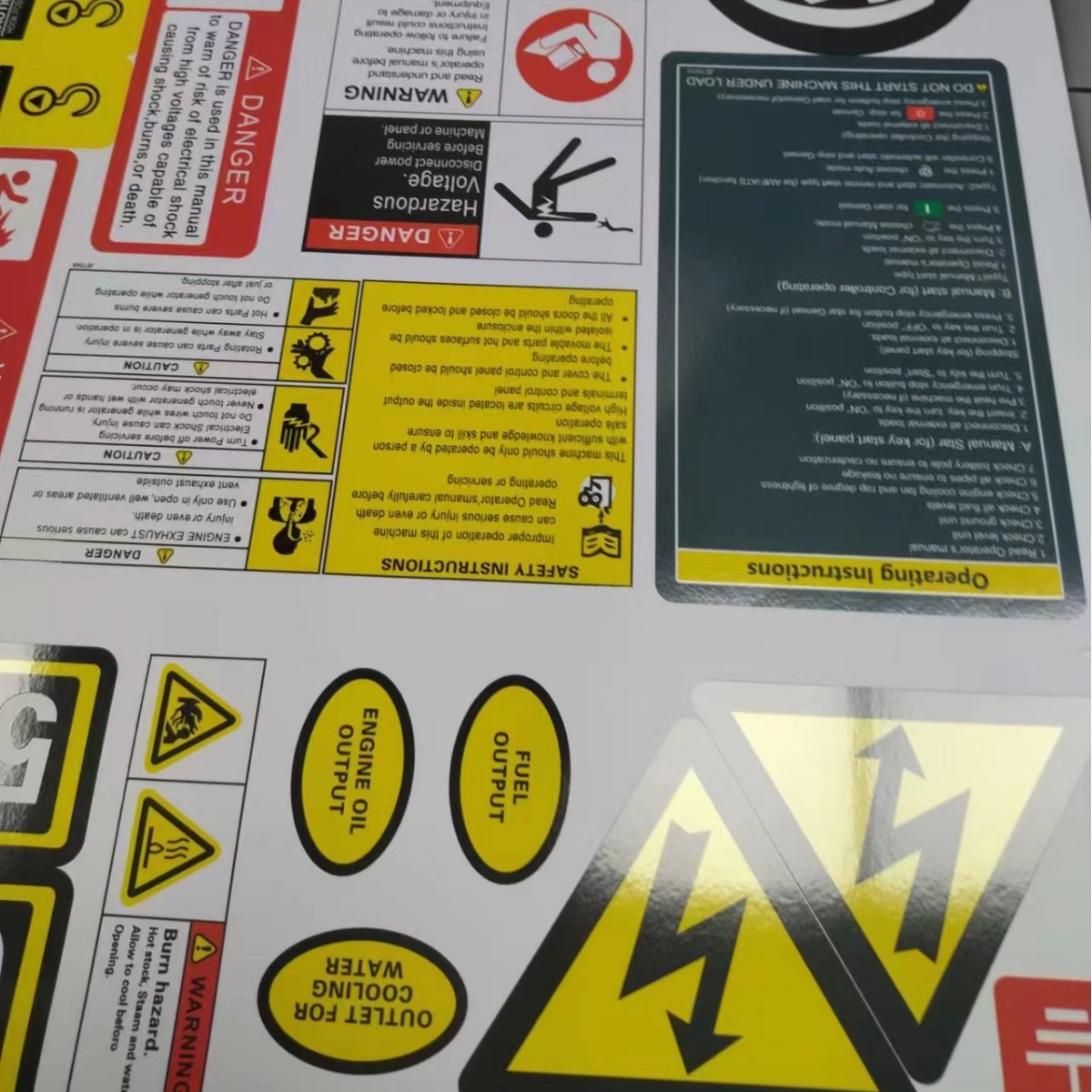 厂家直印各种机械不干胶标签贴画PVC警示标安全标识防水耐晒