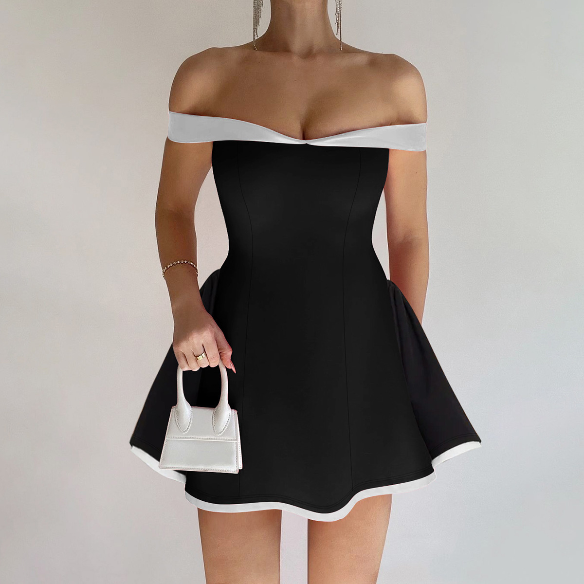 2024 otoño y invierno de Europa y América ropa de mujer transfronteriza nueva moda sexy un cuello vestido delgado vestido corto