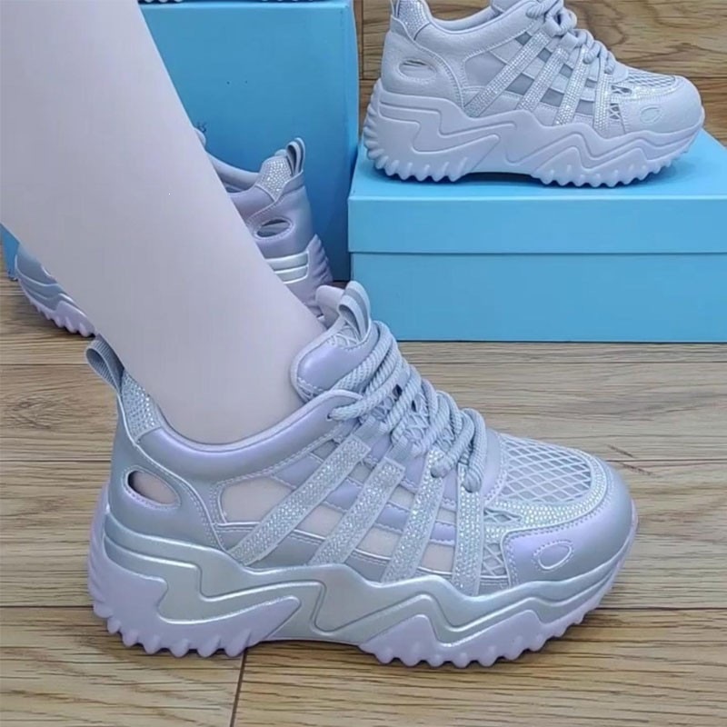 2026 verano nuevos zapatos blancos de mujer ins moda zapatos deportivos de estudiantes coreanos correa de taladro con suela gruesa versátil casual