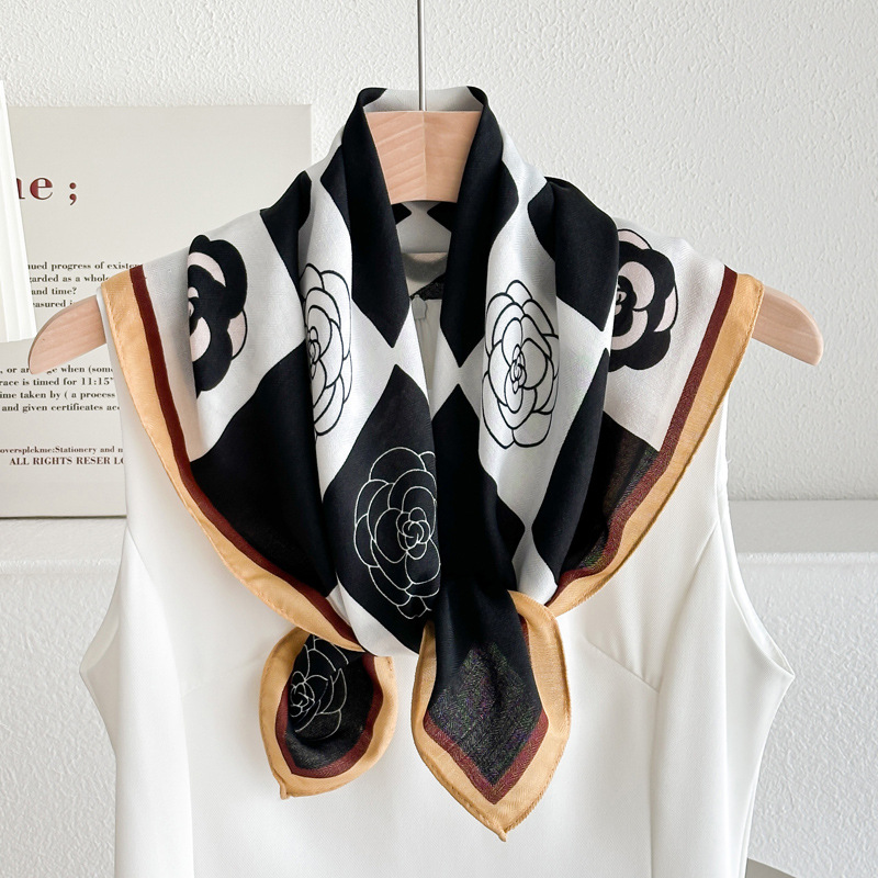 체스판 동백꽃 - 흑백