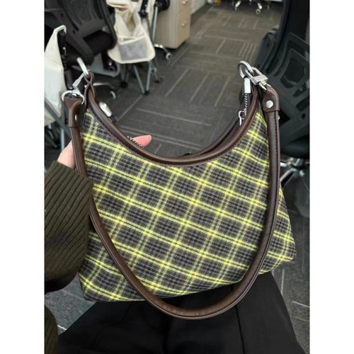 New retro plaid armpit single shoulder bag niche design high-grade texture commuting bag fashion versatile crossbody bag you