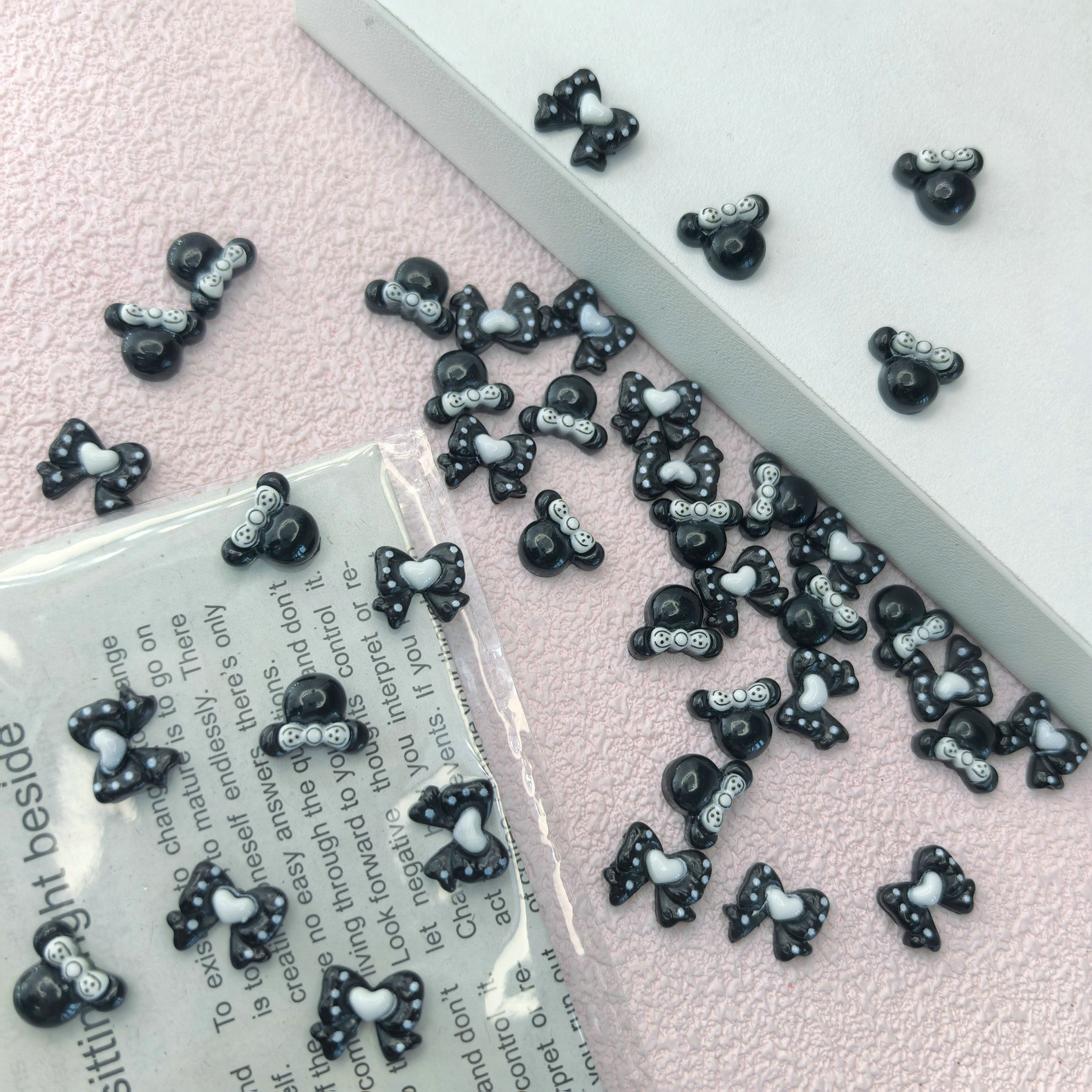 跨境米奇头爱心蝴蝶结美甲饰品批发美国澳洲加拿大韩国欧洲000