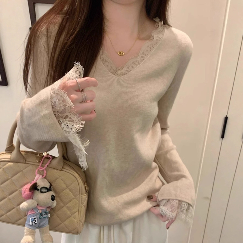 Factory Direct Sale Autumn and Winter Korean Version V-Neck Lace Splicing Pure Desire Long-Sleeve Base Shirt Versatile Slimming Student Trendy Ins