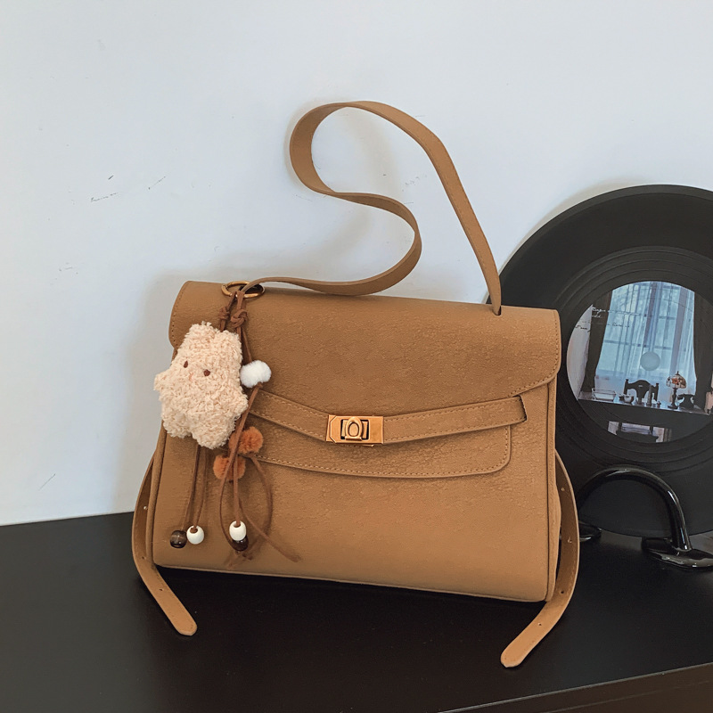 Retro esmaltado sensación diaria brazaleta para mujeres 2026 primavera nueva mujer esmaltado de lujo ligero hombro mochila