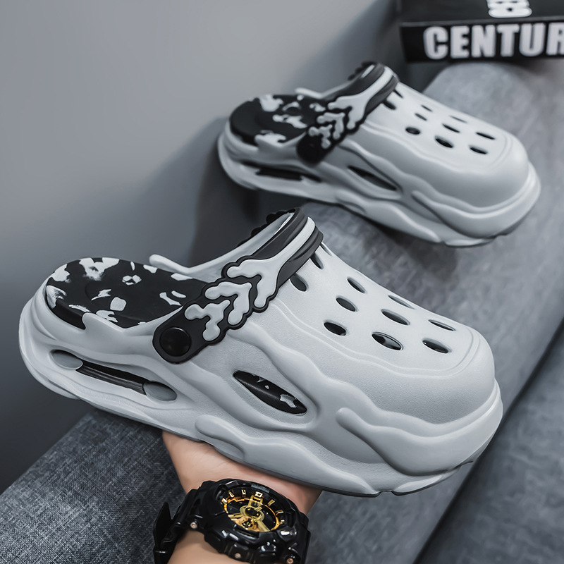 Zapatos con agujeros para hombres y mujeres, suela gruesa antideslizante, zapatillas de dos desgaste Baotou, sandalias calientes de celebridades de Internet Douyin de verano para hombres