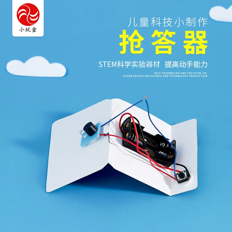 Ученики начальной школы делают маленькие эксперименты