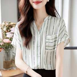 条纹雪纺衬衫女设计感小众V领薄款衬衣2026新款夏季短袖宽松上衣