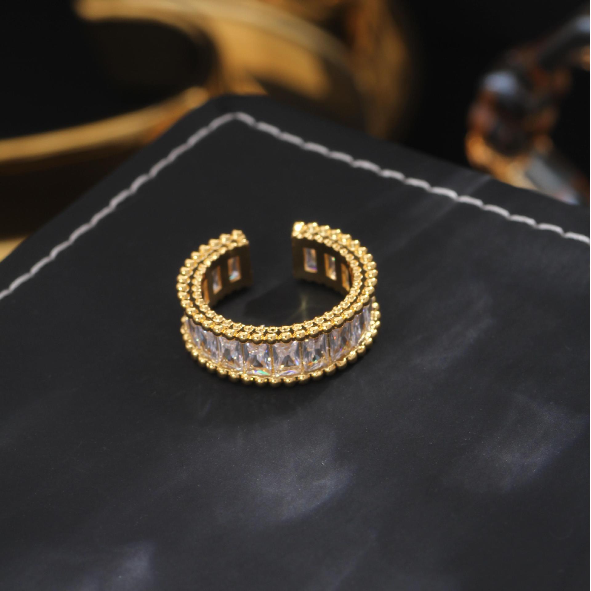 《高版本不掉色18k金厚度0.05+電泳+拋數++4》滿鑽開口微鑲戒指