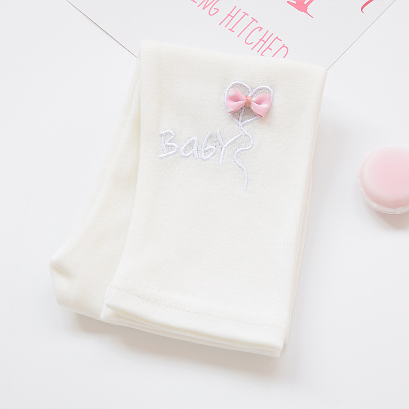 Polainas de niña primavera y otoño pantalones delgados ropa exterior para niños medianos y pequeños estilo occidental bebé primavera y verano para niños melocotón corazón flor pantalones para niños