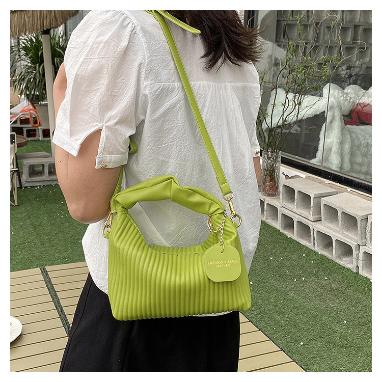 Strukturierte Handtasche mit vertikalen Streifen 2024, neues Nischendesign, Umhängetasche mit einer Schulter, vielseitige Tasche im ausländischen Stil, Großhandel für Damen_voghion.com