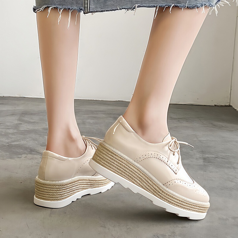 2026 Spring New Versatile Brogue Leather Shoes British Style Lace-Up Thick-Soled Platform Wedge Casual Shoes