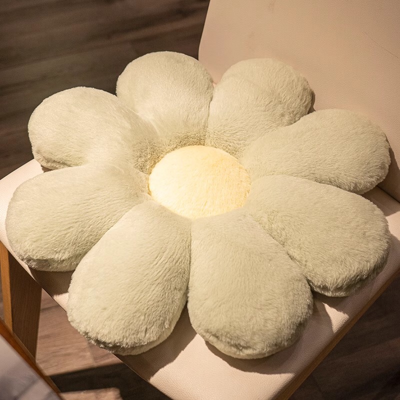 ネットの赤い花びらは枕の花のベッドの上で枕の客間のソファーのクッションを抱いて窓を飾って太陽の花insを飾ります。|undefined