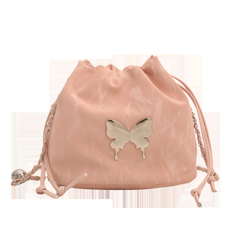 2024 nuevo diseño de nicho de la cadena popular de este año bolso pequeño bolso de mensajero de mariposa femenino hermoso bolso de cubo de un solo hombro