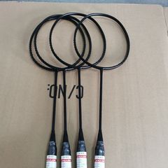 卸売り小黒拍バドミントンラケット4u全炭素繊維双発泡品質保証30-32ポンド数