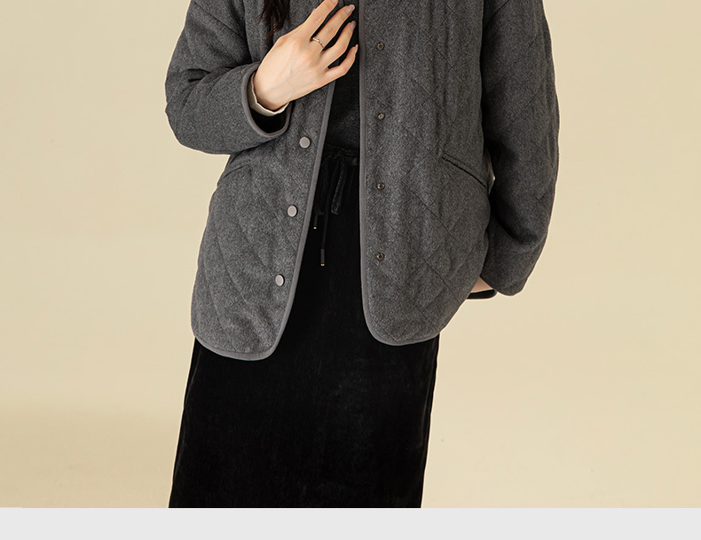 Áo khoác cardigan dáng dài cổ V họa tiết kim cương hai túi, 90% lông vũ trắng — Xám mã não chi tiết 8