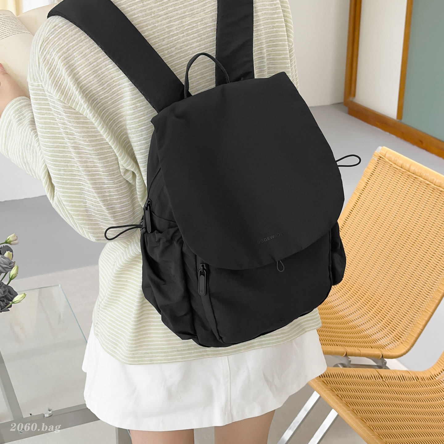 Diario nuevo mochila de mujer temperamento de gran capacidad de transporte ligero mochila de viento computadora 2026 mochila de nylon simple