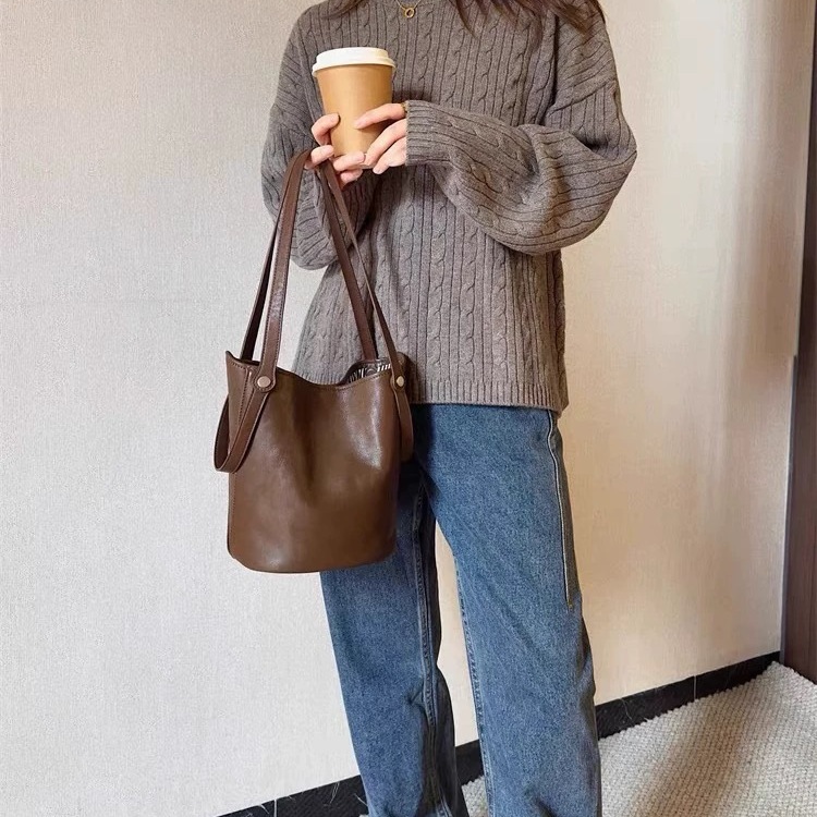 Women's Retro Red Bucket Bag 2026 New Arrival Large Capacity Commuter Tote Bag Niche Designer Wedding Handbag - Thumbnail 3