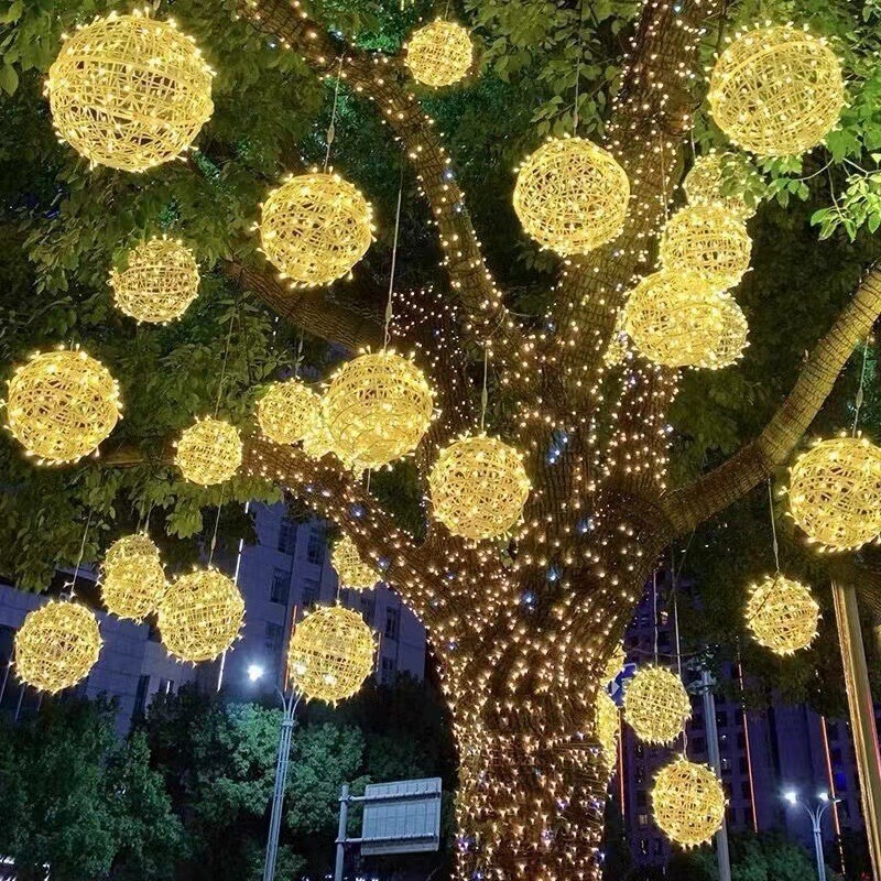 LED藤球灯は木の屋外防水街の景色を掛けて明るくします。|undefined
