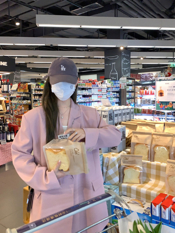 粉色西装外套女2025年春秋新款设计感小众廓形宽松休闲垫肩小西服|undefined