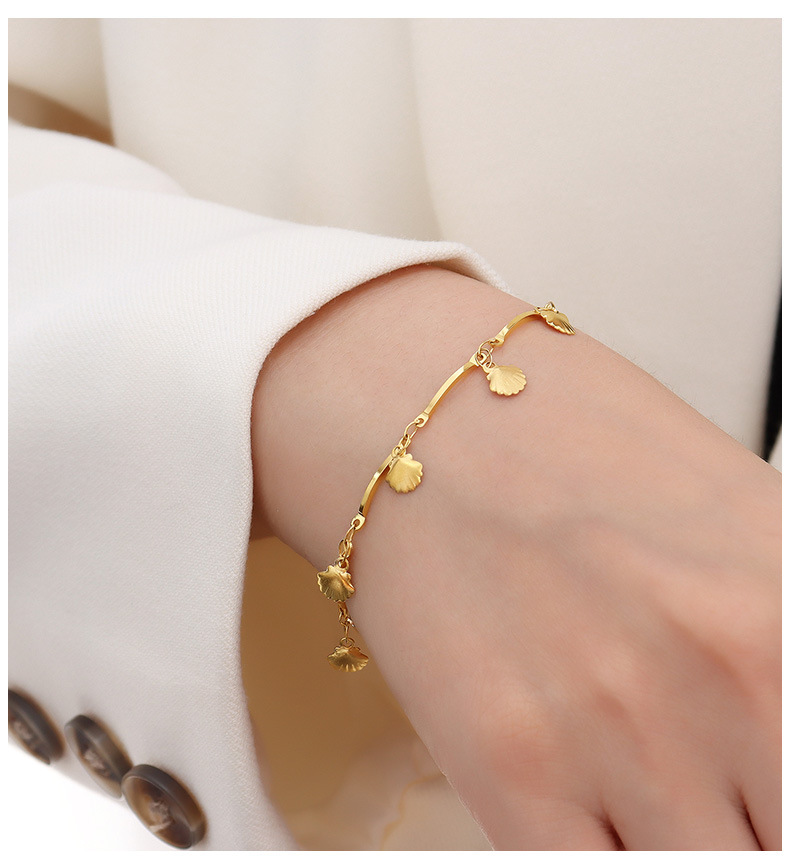 Simple Personality Titanium Steel 18k Gold Plated Small Shell Bracelet Wholesale display picture 3