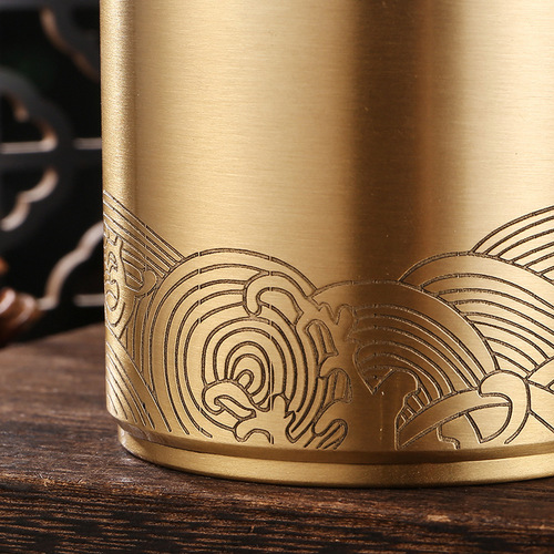 Creative brass car ashtray with cover, personalized trendy home office retro anti-fly ash Chinese ashtray wholesale