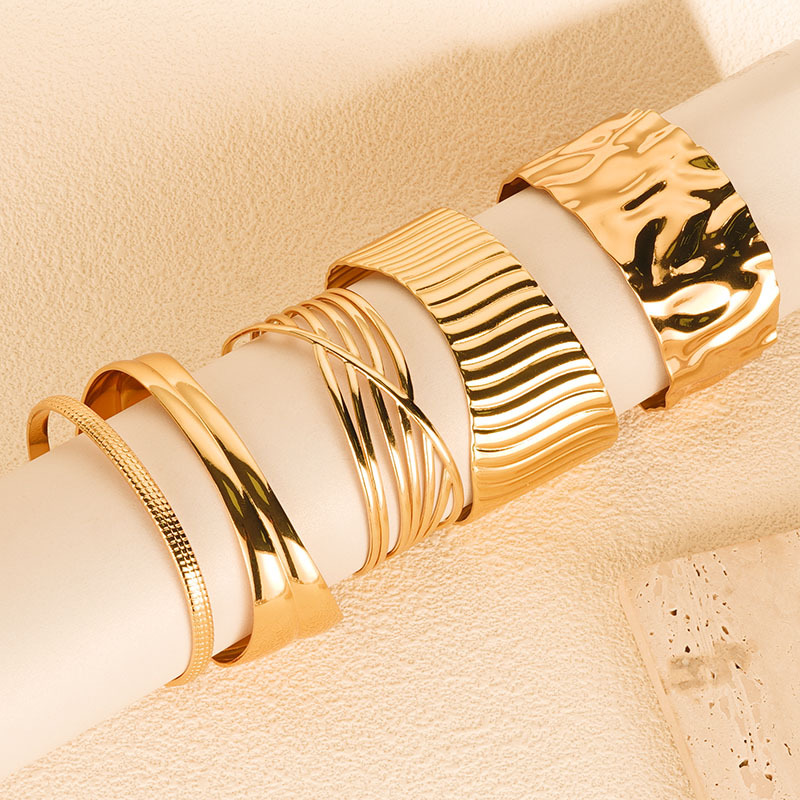 Personalidad transfronteriza exagerada geométrica en forma de C versión ancha pulsera de lava de lujo ligero 18k oro acero inoxidable apertura joyería de alta calidad