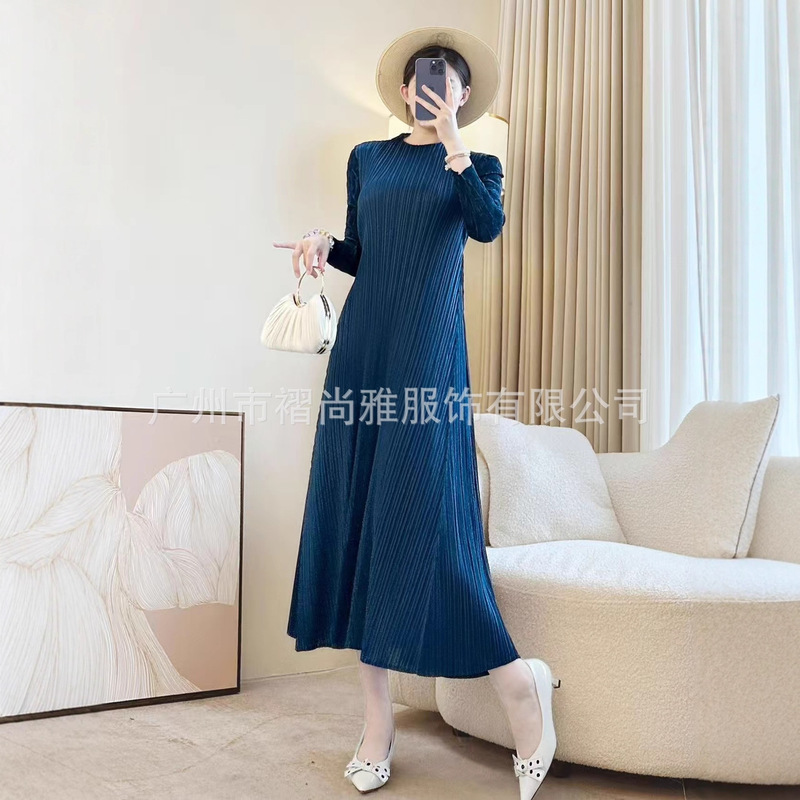 厂家直供2025秋季褶皱圆领高端气质百搭显瘦纯色长袖女装连衣裙|undefined