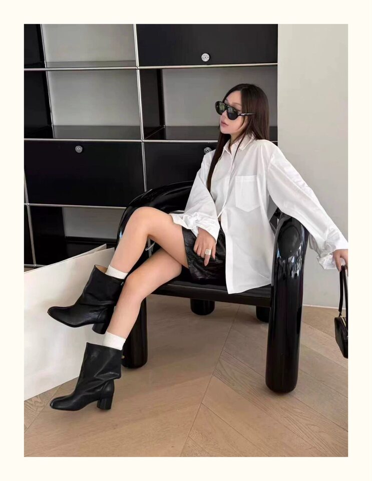 Bốt cổ ngắn da bò xẻ ngón ống rộng dáng nhún gót vuông khóa cài phong cách Hàn Quốc — màu đen chi tiết 2