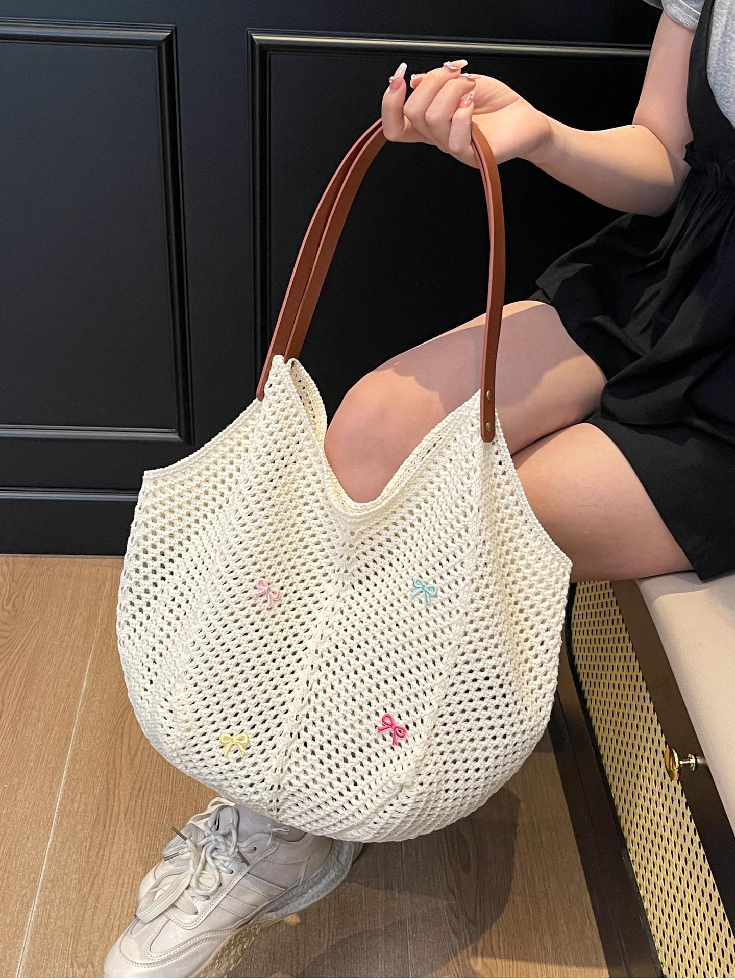 Viaje junto al mar estilo vacaciones bolso de playa tejido hueco mujer 2025 verano nuevo bolso tejido de paja bolso de alta capacidad