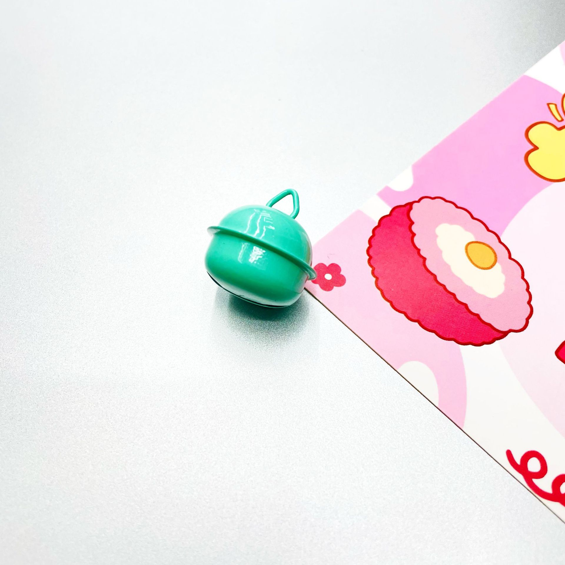 22mm colorido una palabra pintada campana DIY accesorios joyería pulsera bolsas de llaves colgar material de Navidad al por mayor