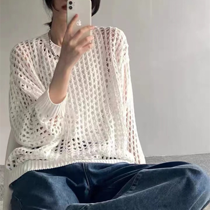 Camiseta de punto hueca ropa de protección solar para mujeres de verano delgada y suelta nicho chic y único colgar camisa de manga larga de moda