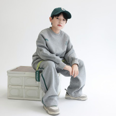 2025 秋ウォッシュテリーコットンボーイズラウンドネックスウェットシャツスーツ湖州織り子供服子供スポーツ秋服