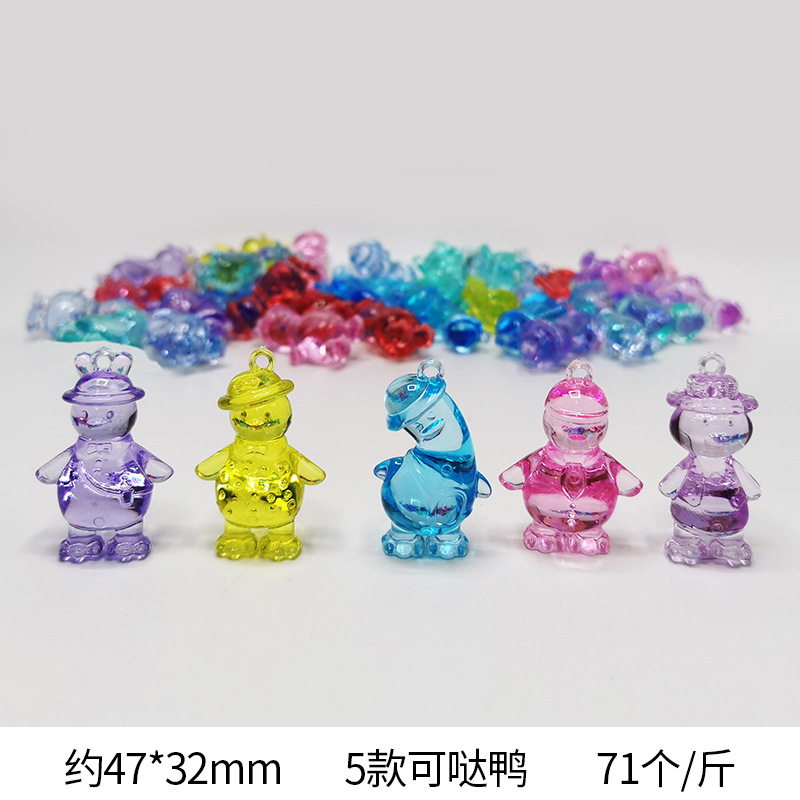 遊園地のキャッチャーは水晶の玉のアクリルのペンギンの子供の遊びのアクセサリのアクリルの子犬をまねます。