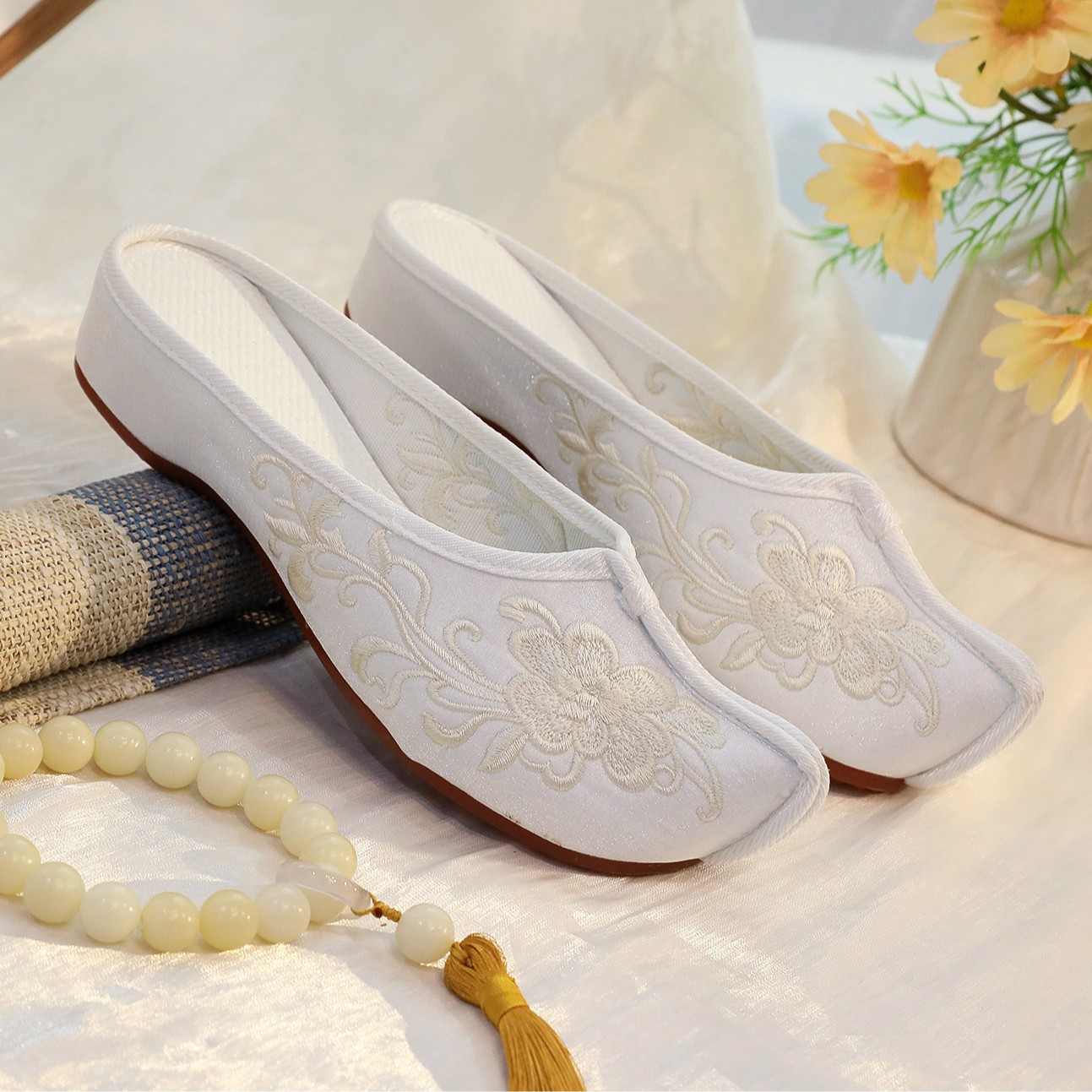 Ethnic slippers