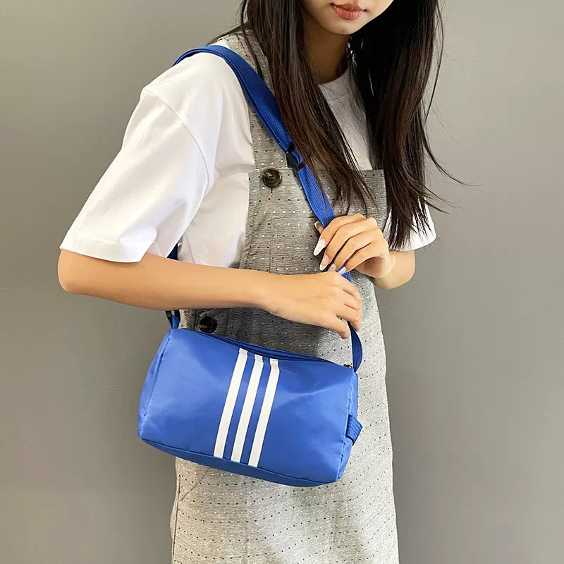 新款韩版尼龙枕头包包女时尚运动包ins百搭健身单肩包洋气斜挎包
