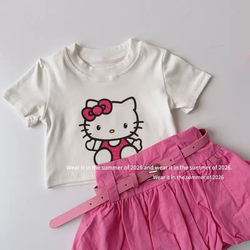 Summer T-shirt with a round collar