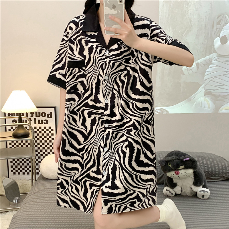 Pijamas de verano para mujer de manga corta de hielo y nieve camisón de seda suave ropa de hogar vestido de camisa con estampado de leopardo 2211 TikTok entrega en vivo