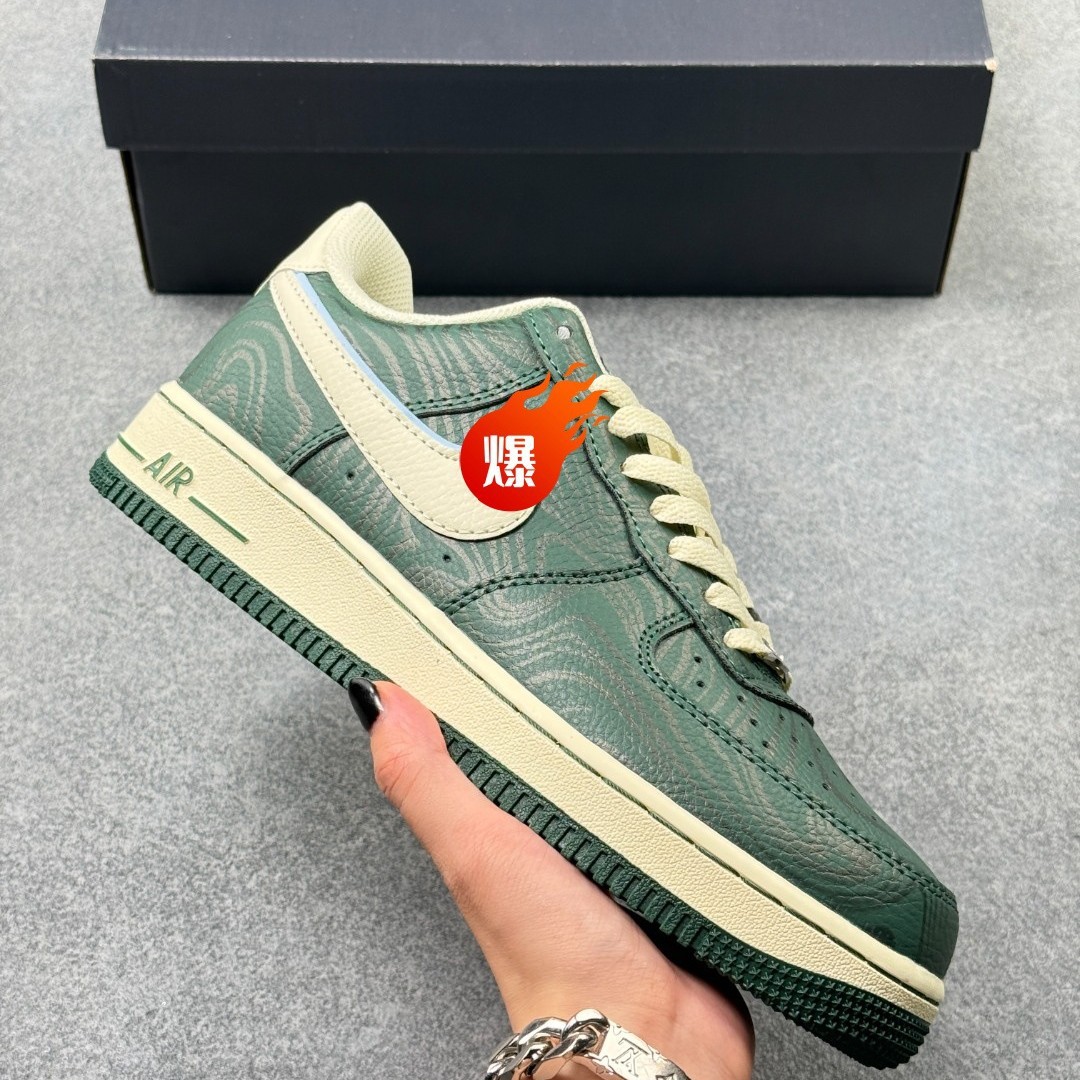 AIR FORCE 1 men's and women's low-top, thick-soled, dark green, pebble-grain leather sneakers