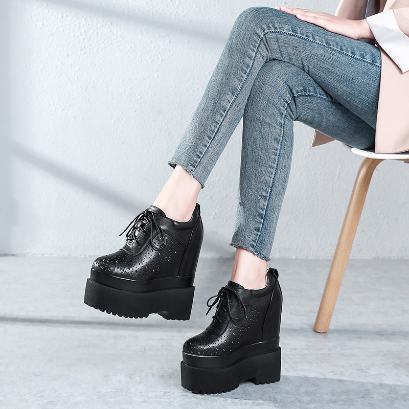Giày sneaker nữ đế dày tăng chiều cao 16 cm, dây buộc, thiết kế hở mũi — màu đen