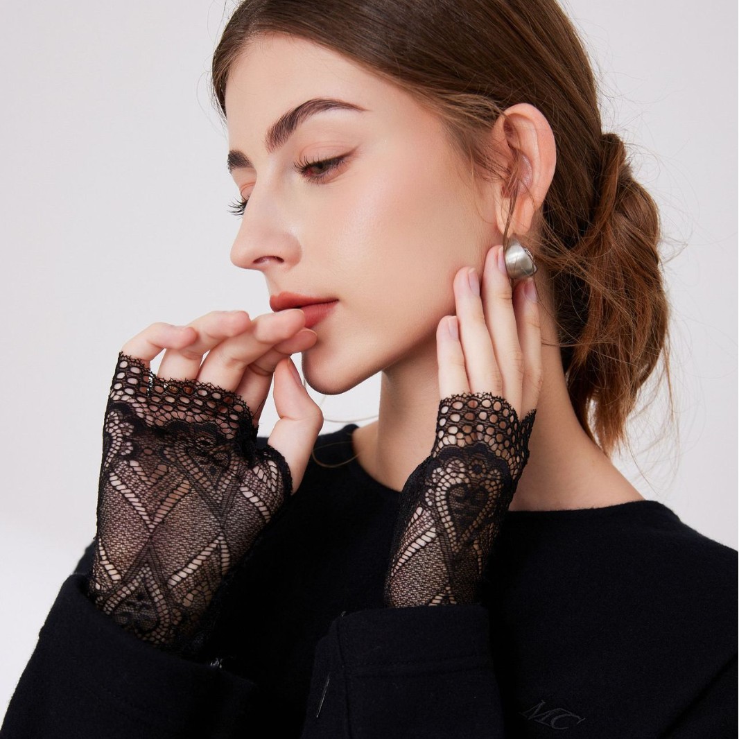 Lace elegant thin white short gloves
