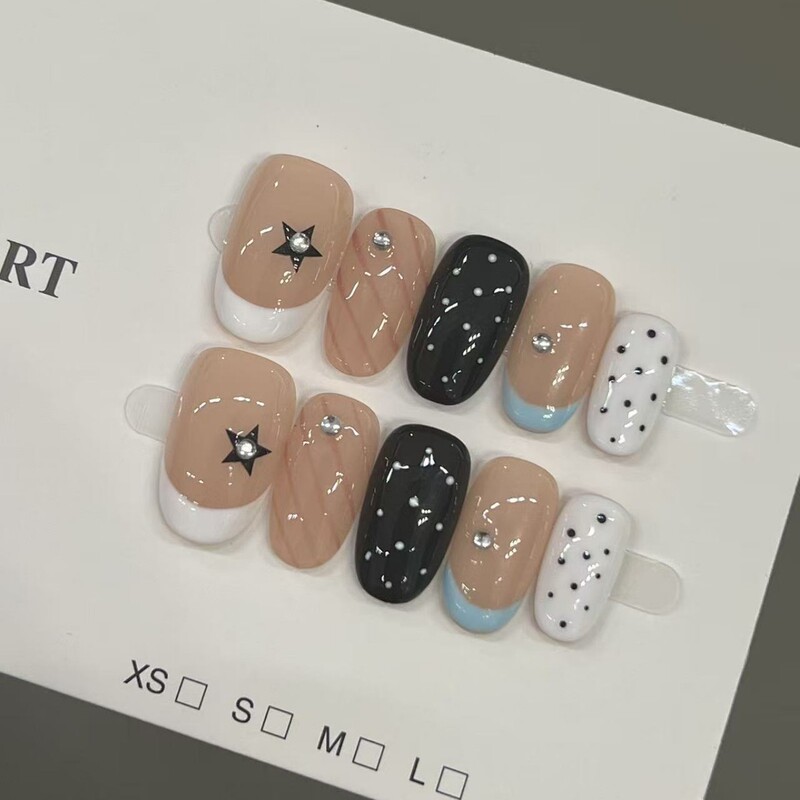 Handmade manicure with polka dot and star decorations, gentle short nails, cute French style, flattering and high-end manicure Handmade manicure with polka dot and star decorations, gentle short nails, cute French style, flattering and high-end manicure