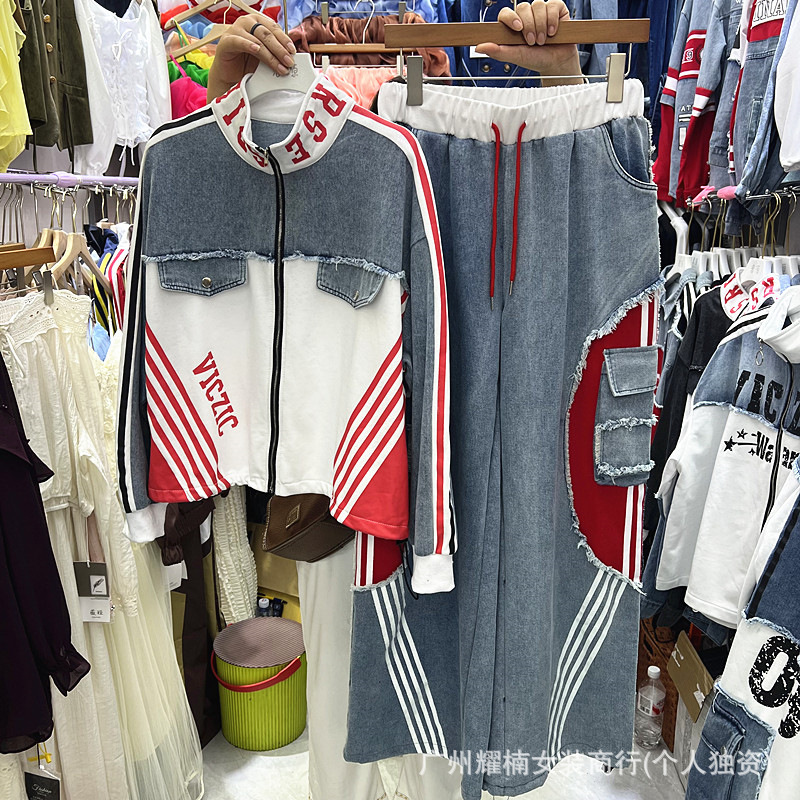 European-style trendy streetwear: a loose-fitting, long-sleeved denim shirt with patchwork and lettering, paired with wide-leg pants with an elastic waistband