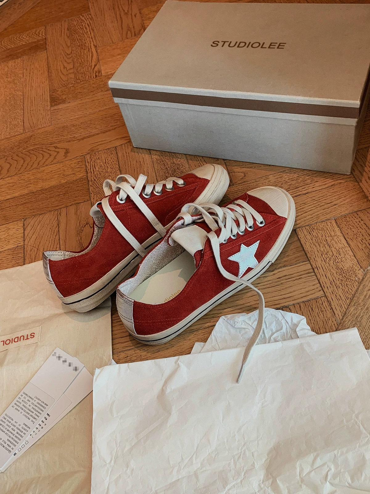 Leather footwear, sports shoes, sneakers, genuine leather