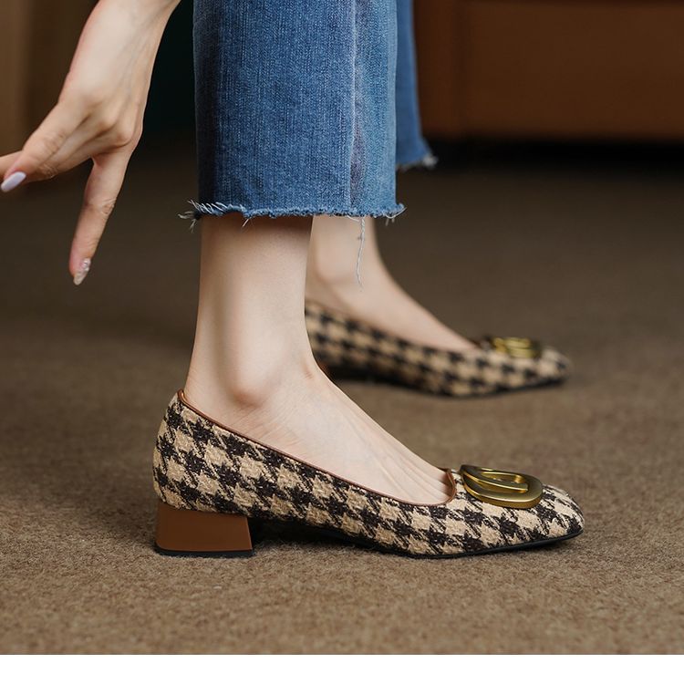 Women's Vintage Style Solid Color Square Toe Loafers display picture 2