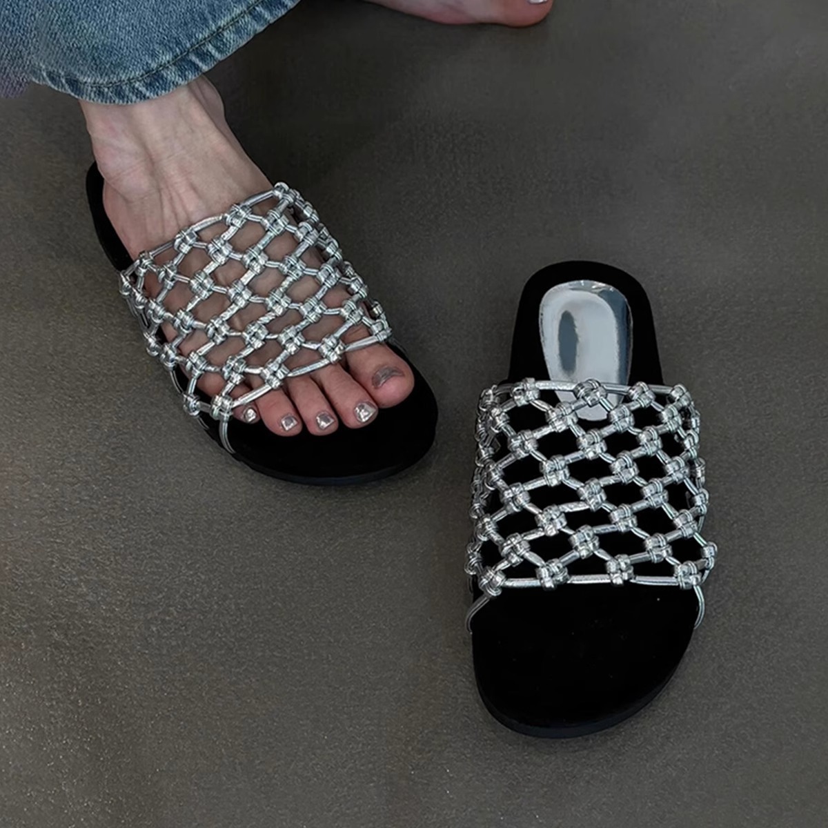 Hand-Woven Fishnet Cut Out Thick-Soled Beach Shoes for Women 2025 Summer New Versatile Casual Round-Toe Open-Toe Sandals