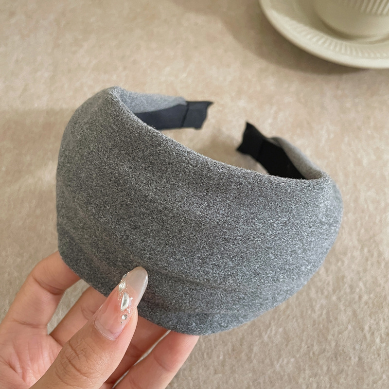 Otoño y invierno cráneo alto amplio borde banda de cabello de estilo femenino de alto nivel de estilo extranjero banda de cabello de moda para salir temperamento universal toque de cabello