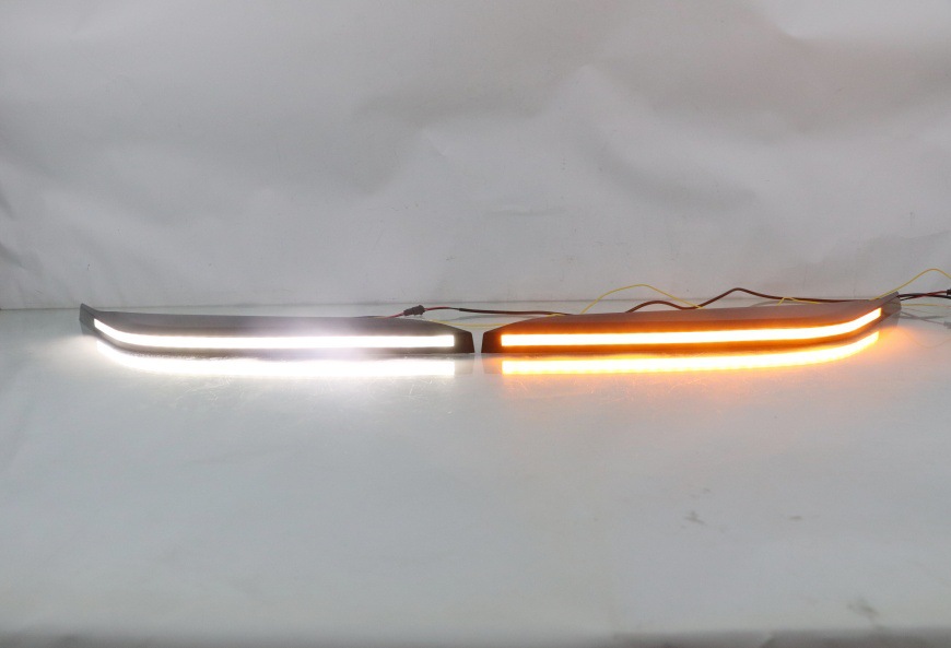 Suitable for 22-23 Toyota Sequoia Tundra Headlight Eyebrow Modification Led Sequential Turn Signal Lights, Dedicated Daytime Running Lights
