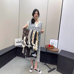 夏の綿のシルクのプリントのベストのスカートのファッション的な包みの縁は色の小さいvネックのワンピースの大きいサイズのゆったりしているカジュアルなロングスカートを合わせます。