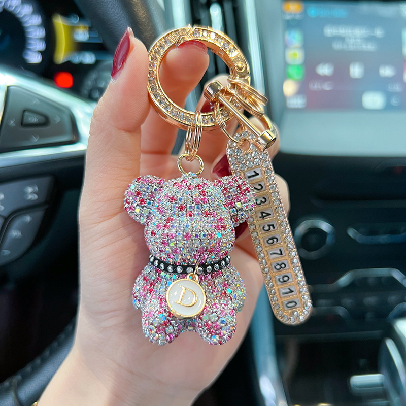 Collar de dibujos animados creativo letras llenas de diamantes placa de número de oso llavero de automóvil anti-perdida llavero regalos para hombres y mujeres